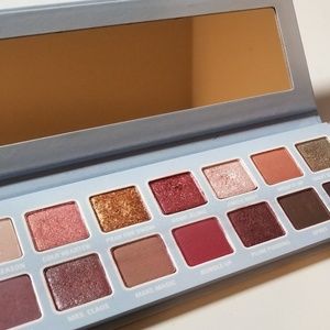 Kylie Jenner Winter collection eyeshadow pallet